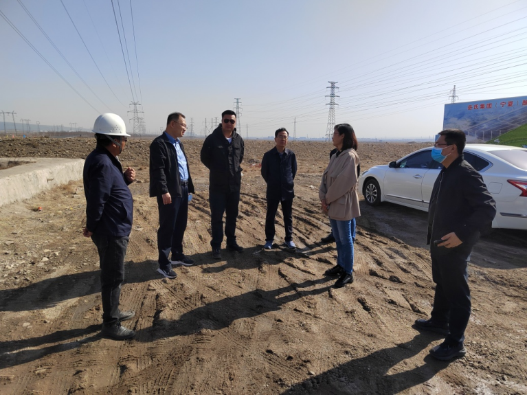 石嘴山市科技局黨組書記、局長周福禎，惠農區(qū)委常委、組織部部長杜春紅到興康恒潤調研